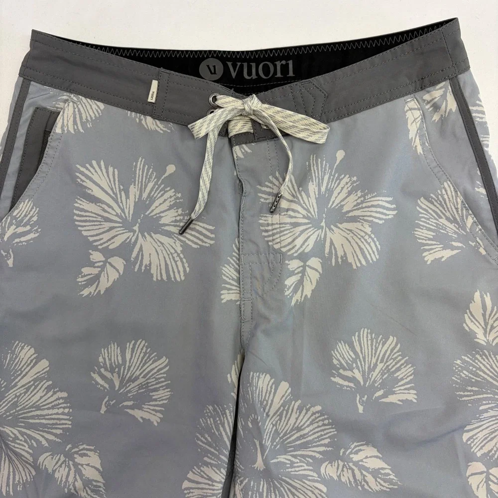 Vuori Cruise Board Shorts Mens 28 Grey Floral Performance Surf Beachwear